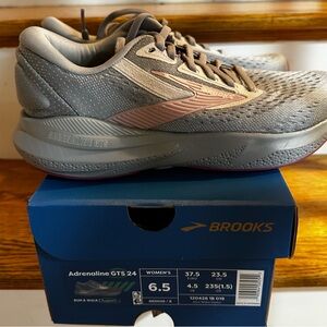 Brooks Adrenaline GTS 24 Gray with Pink Accents Women's Running Shoes NEW